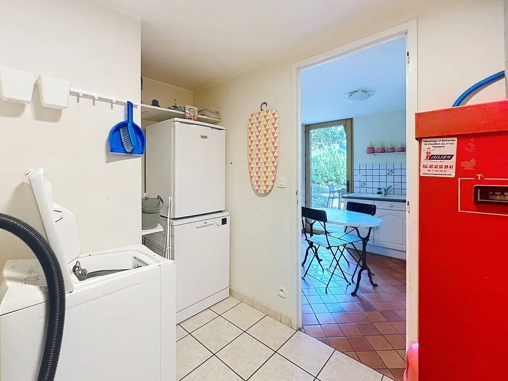 Espace buanderie et rangement du gîte