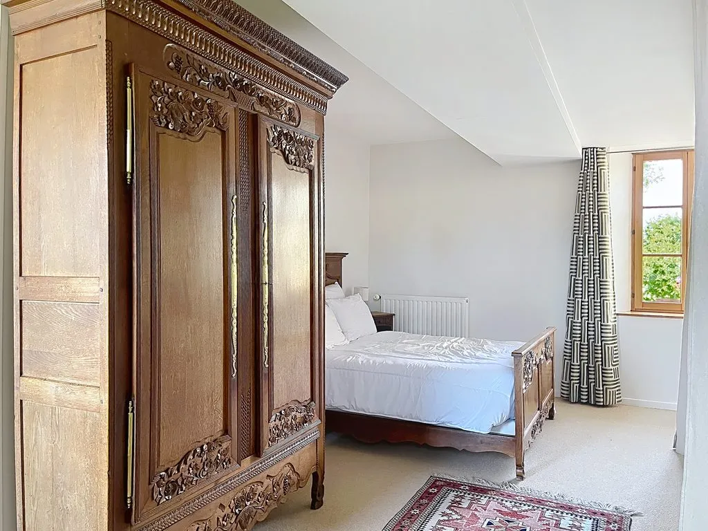 Mezzanine couchage du gîte avec son lit double ancien