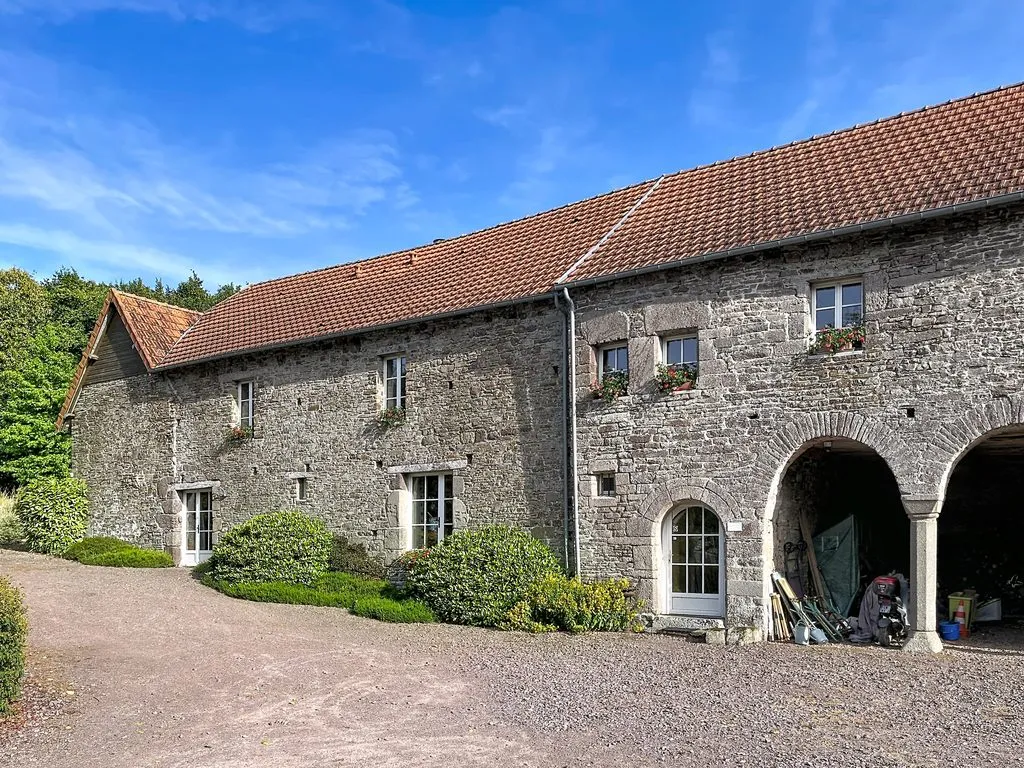 Le gîte du Manoir du Butel dans son écrin de verdure