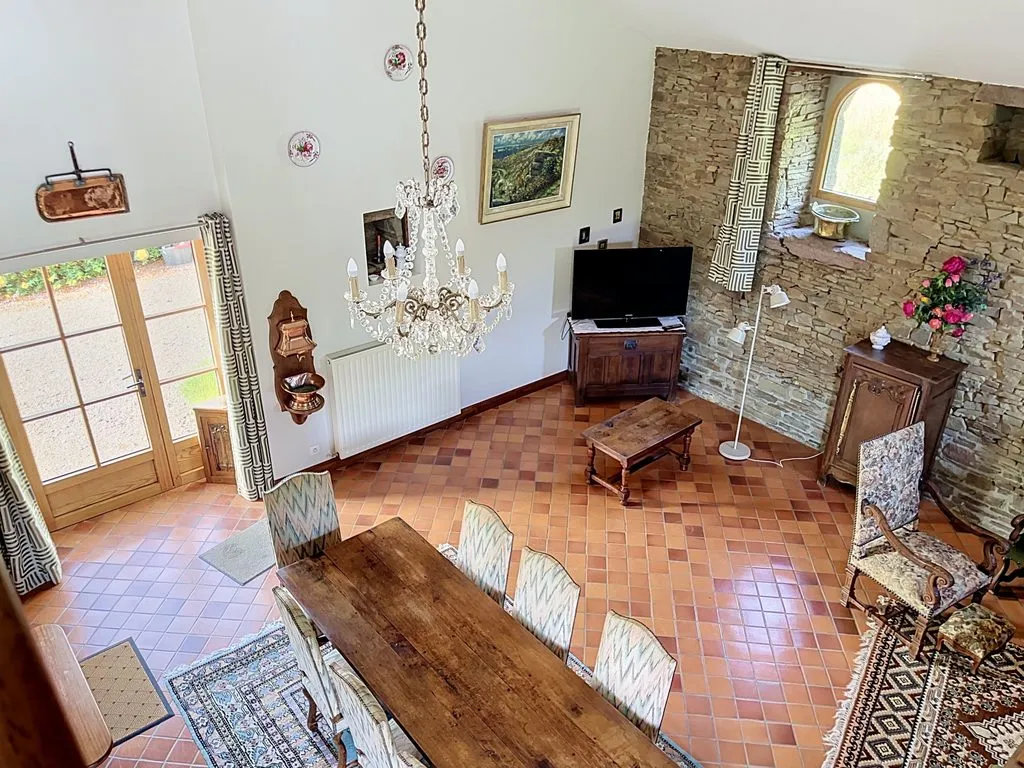 Salle de vie du gîte vue depuis la mezzanine